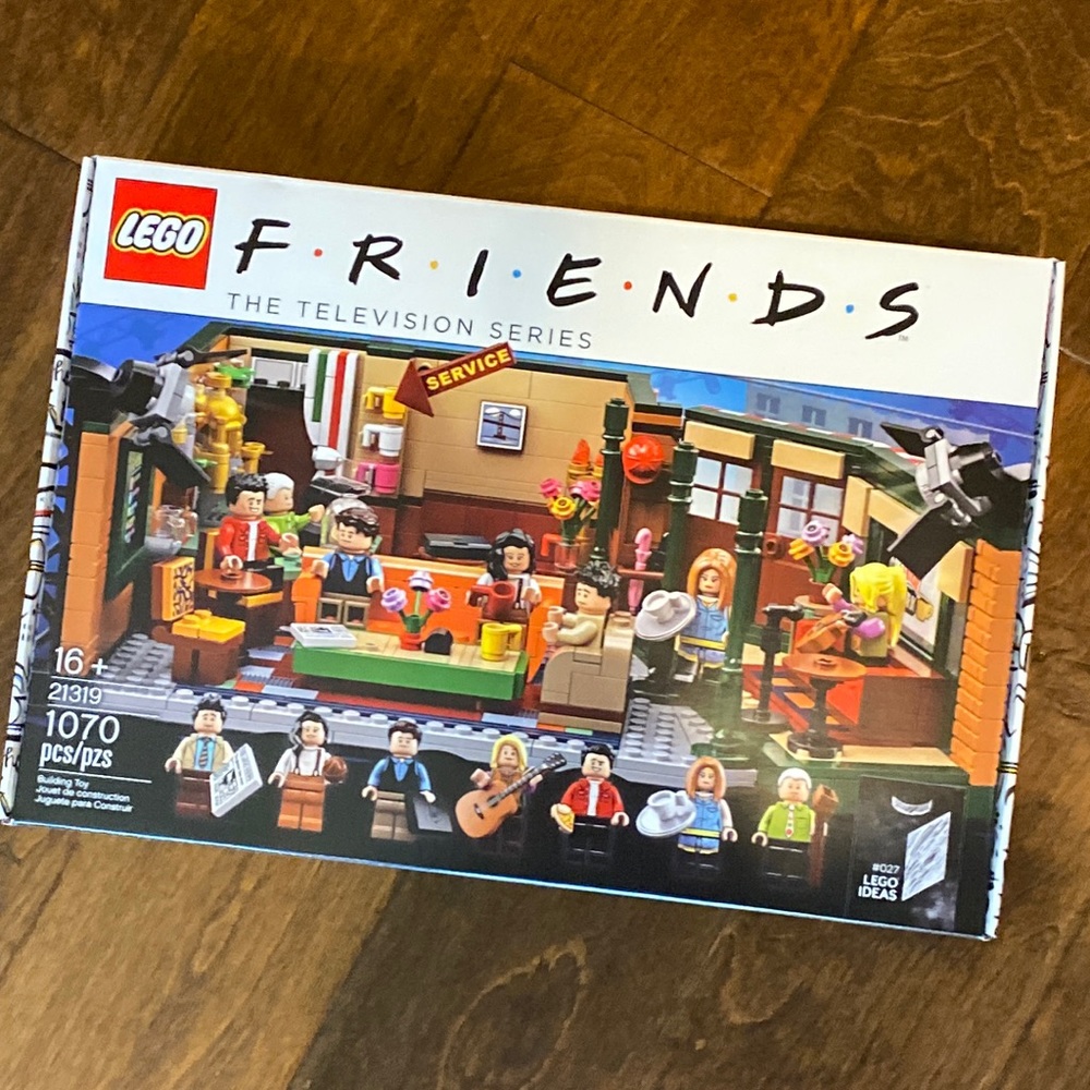 LEGO Friends Central Perk NWT(factory sealed)